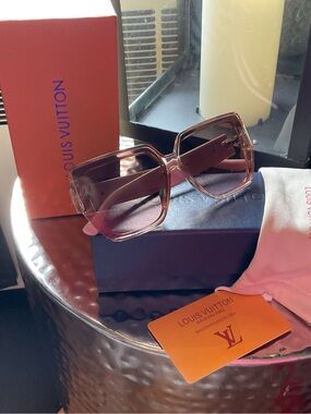 Louis Vuitton Women's Oversized Square Sunglasses in Rose Gradient